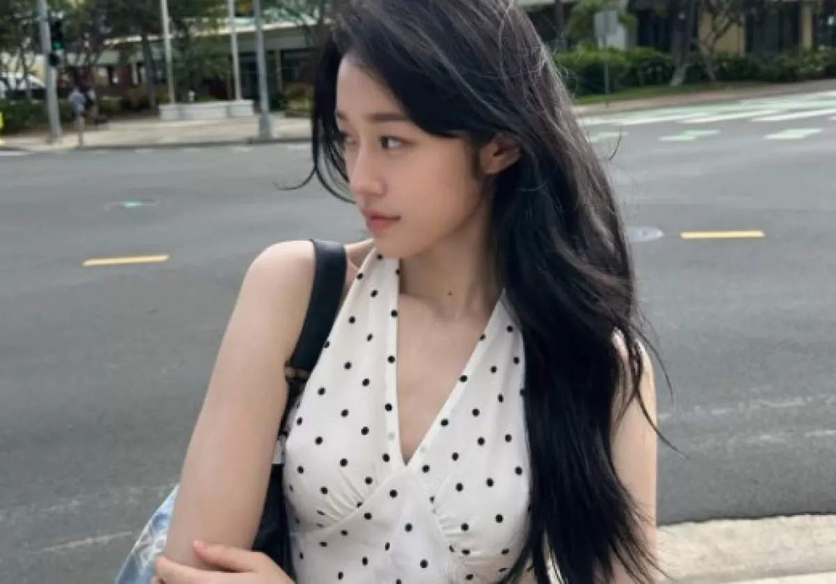 Aktris Noh Yoon-seo Pikat Perhatian Penggemar dengan Gaun Halterneck