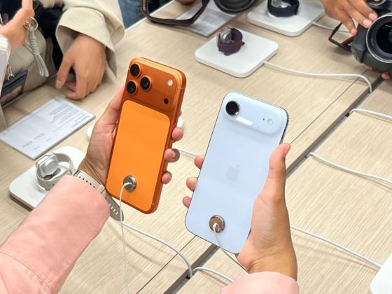 Histeria iPhone 17 Pro Max di Papua: Antrean Mengular Sejak Subuh, Stok Langsung Habis!