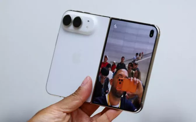 Layar iPhone Duo Retak di Area Engsel, Apple Tawarkan Ganti Unit