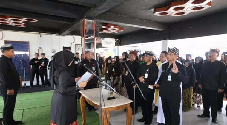 Bupati Ipuk Lantik 52 ASN Banyuwangi di Pasar Rogojampi