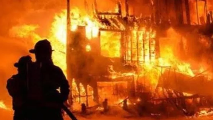 Pabrik Daur Ulang Ban CV Indah Sentosa di Bypass Mojokerto Terbakar Hebat