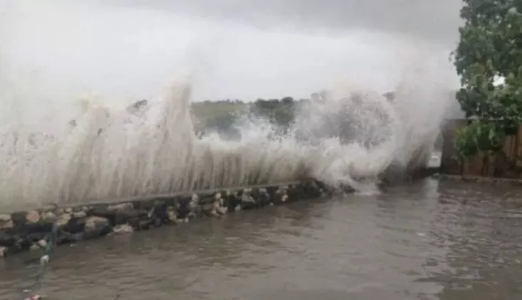 Pesisir Jawa Timur Siaga Banjir Rob Hingga 5 Juni 2026