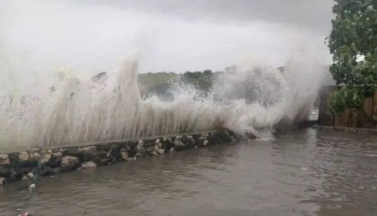 Pesisir Jawa Timur Siaga Banjir Rob Hingga 5 Juni 2026
