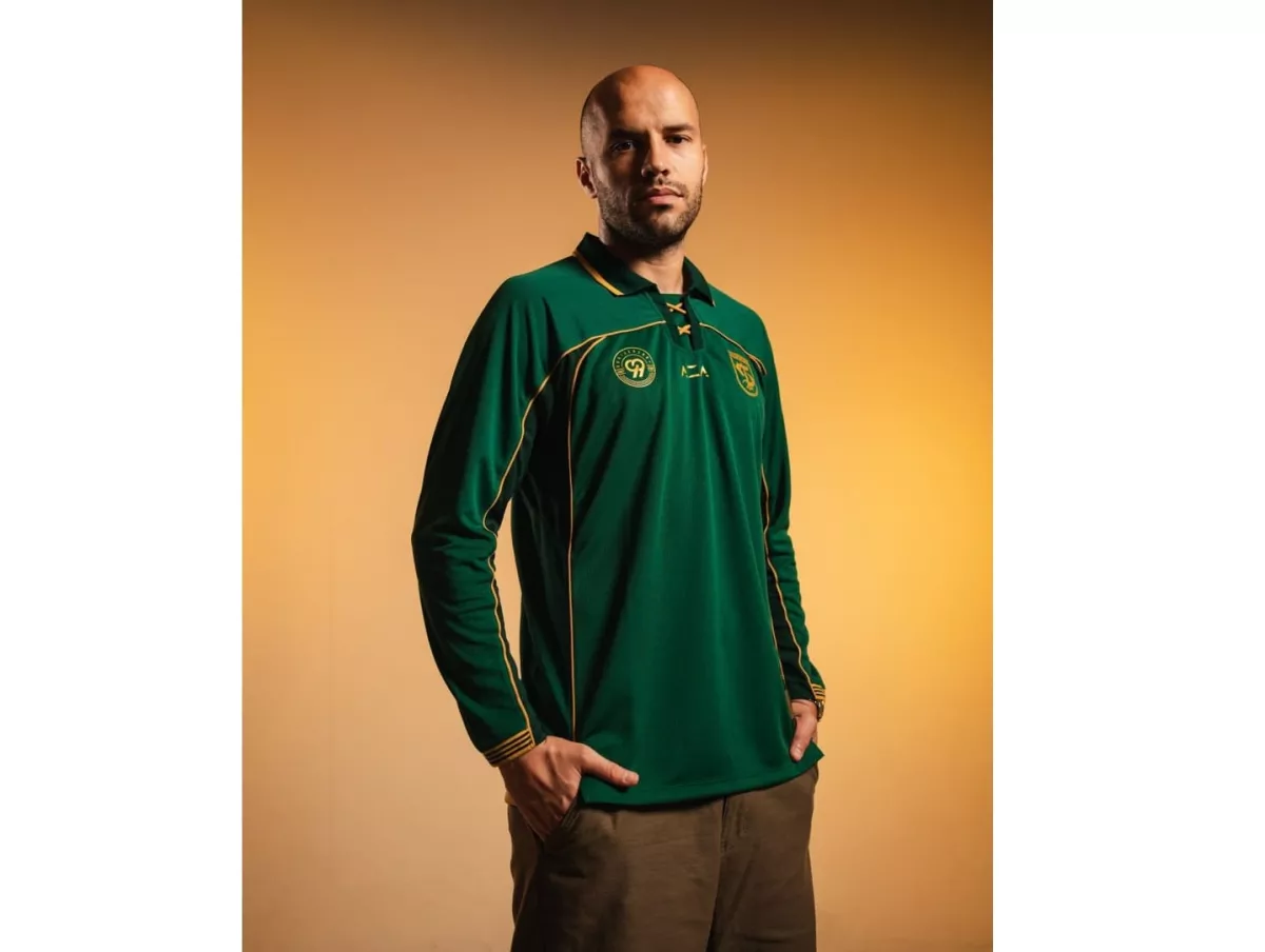 IKI LHO REK! Menuju Satu Abad Bajul Ijo, AZA Luncurkan Jersey Anniversary Persebaya ke-99 Edisi Khusus 