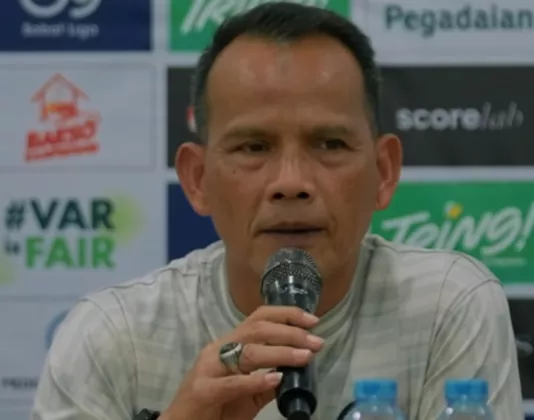 KONTRAK HABIS MEI! Ansyari Lubis Pasrah Soal Nasibnya di PSS Sleman, Kembali Jadi Asisten Huistra?