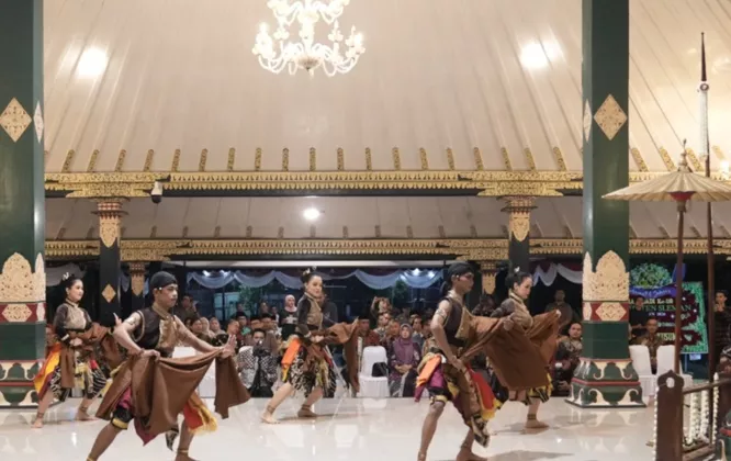 MAGIS! Kirab Pusaka Kyai Turunsih Warnai Malam Tirakatan HUT Sleman ke-110