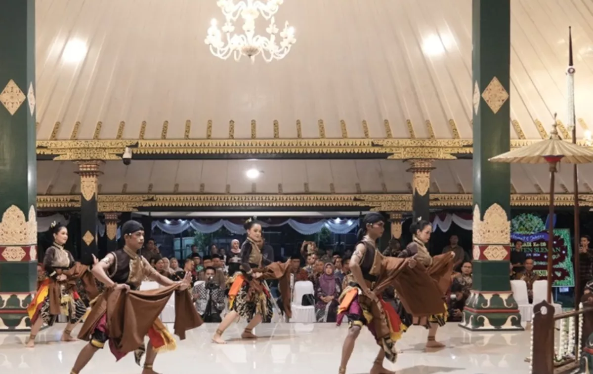 MAGIS! Kirab Pusaka Kyai Turunsih Warnai Malam Tirakatan HUT Sleman ke-110