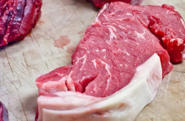 Masih Bingung Bedakan Daging Sapi dan Kambing? Simak 5 Ciri Paling Mudah Mengenali