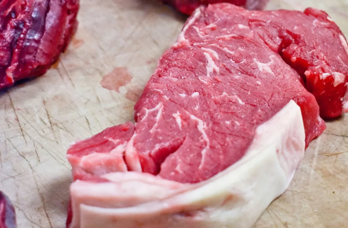 Masih Bingung Bedakan Daging Sapi dan Kambing? Simak 5 Ciri Paling Mudah Mengenali