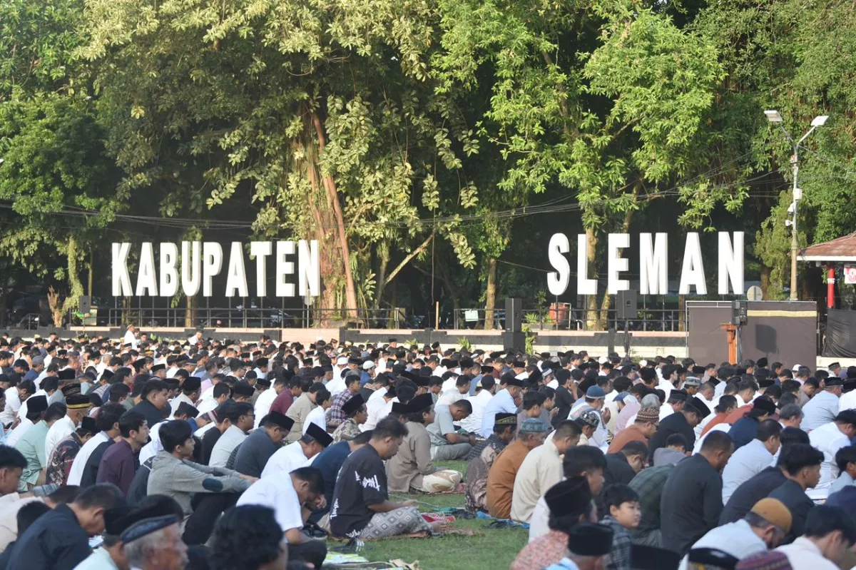 Ribuan Umat Muslim Padati Lapangan Denggung Sleman, Wabup Ajak Teladani Nabi Ibrahim
