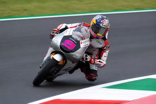 Veda Ega Pratama Sempat Tembus 10 Besar, Namun Akhiri FP2 Moto3 Italia 2026 di Posisi 21