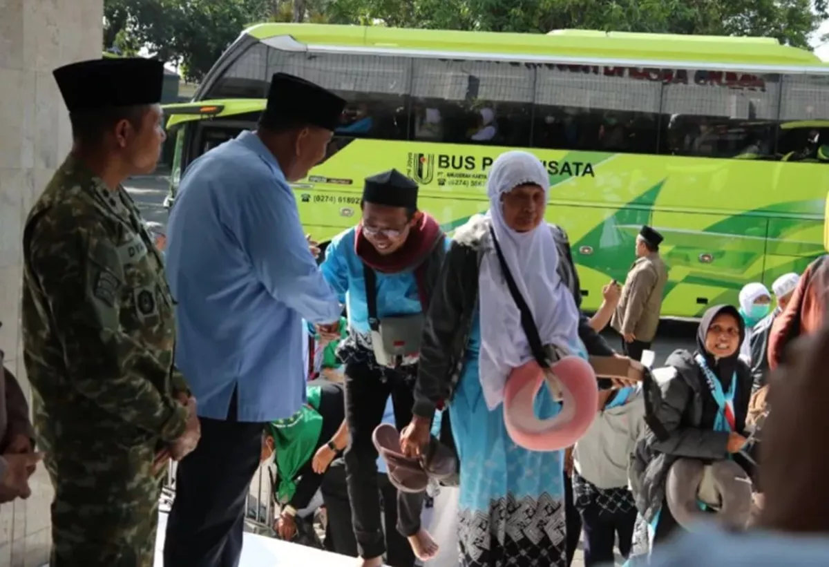 Satu Wafat dan Dua Dirawat di Arab Saudi, Bupati Kulon Progo Sambut Kloter Pertama Kepulangan Haji