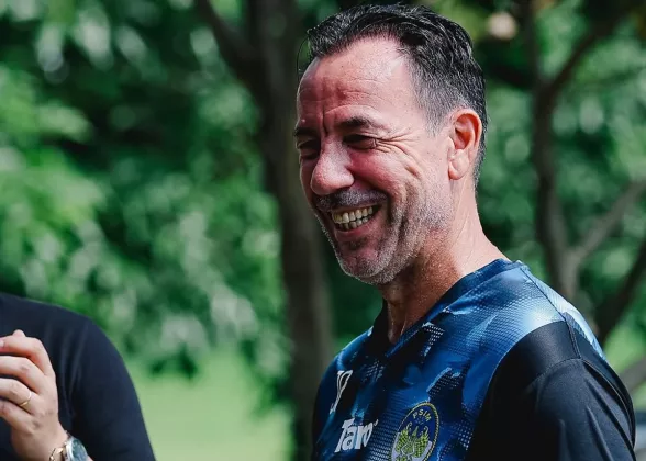 Kritik Laga Tanpa Penonton, Jean-Paul Van Gastel Ungkap Alasan Bertahan di PSIM Jogja