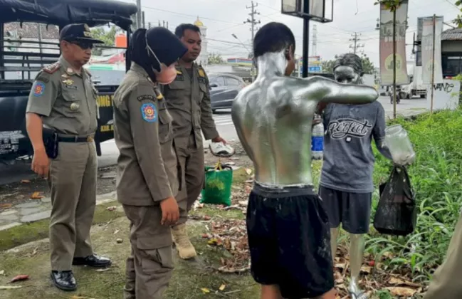 Viral di Media Sosial, Rombongan Pengemis Didrop Mobil Elf di Rowo Jombor Klaten