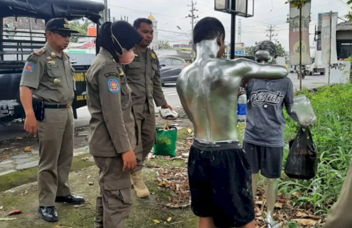 Viral di Media Sosial, Rombongan Pengemis Didrop Mobil Elf di Rowo Jombor Klaten