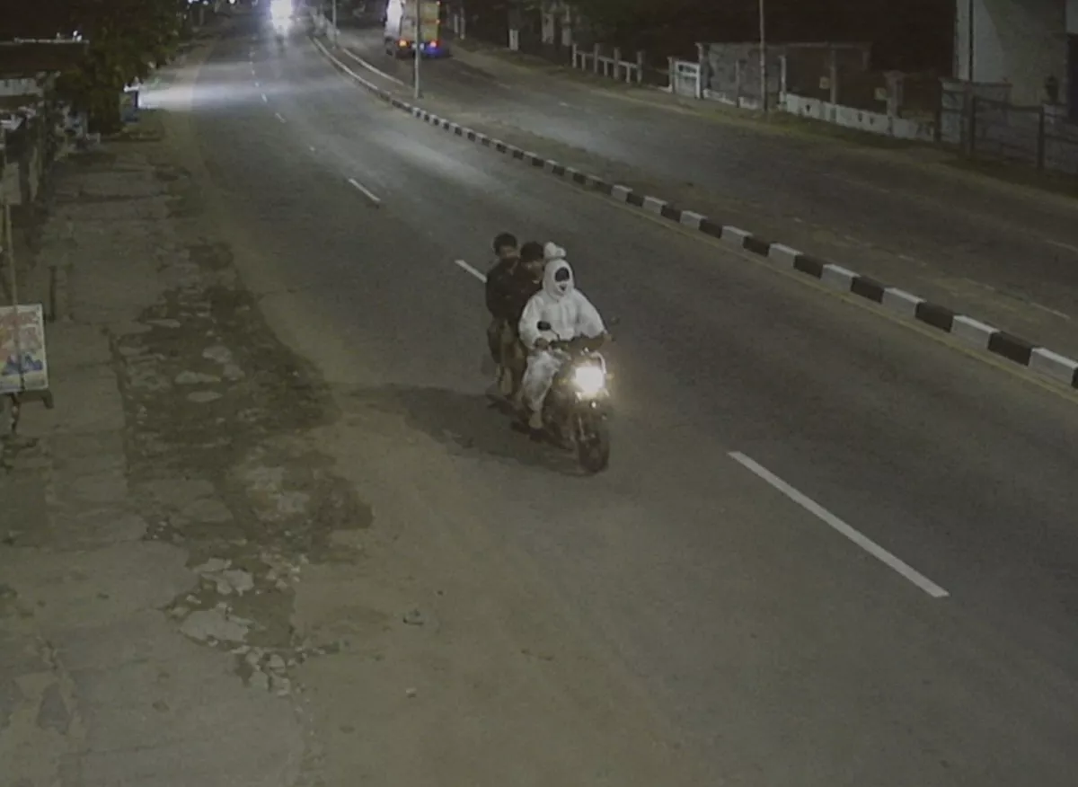 Bukan Teror, Pocong Naik Motor Keliling Kota Solo Ternyata Uji Mental