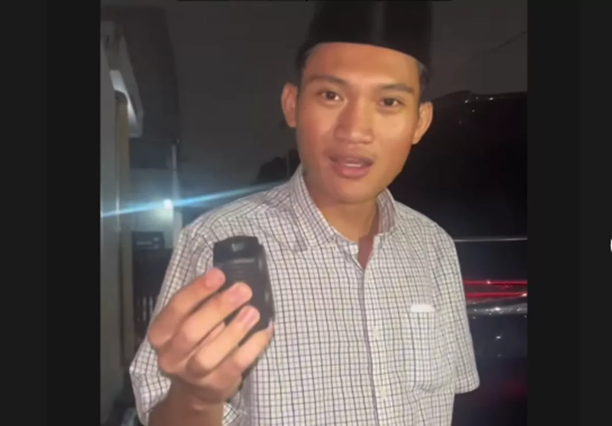 Kaget Temukan Alat Pelacak PBX Finder di Bawah Mobil, Ketua BEM UGM Sentil Rezim Prabowo!