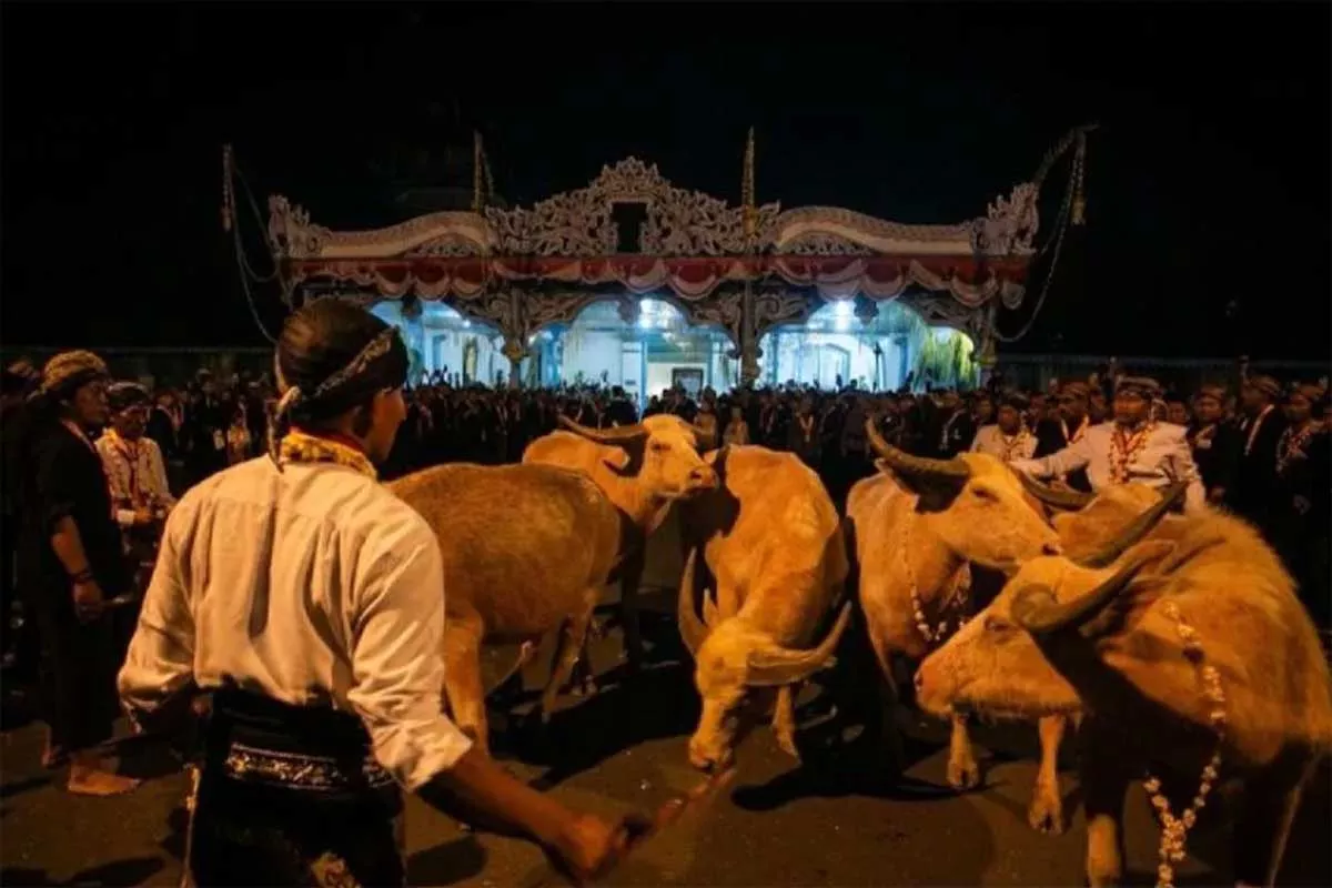 Malam 1 Suro 2026 Jatuh Hari Senin 15 Juni 2026, Ini Bedanya dengan Tahun Baru 1 Muharram