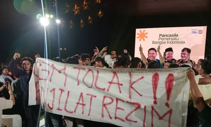 Diskusi Pancasila di UGM Ricuh, Nusron hingga Budiman Sujatmiko Dikepung Ratusan Mahasiswa