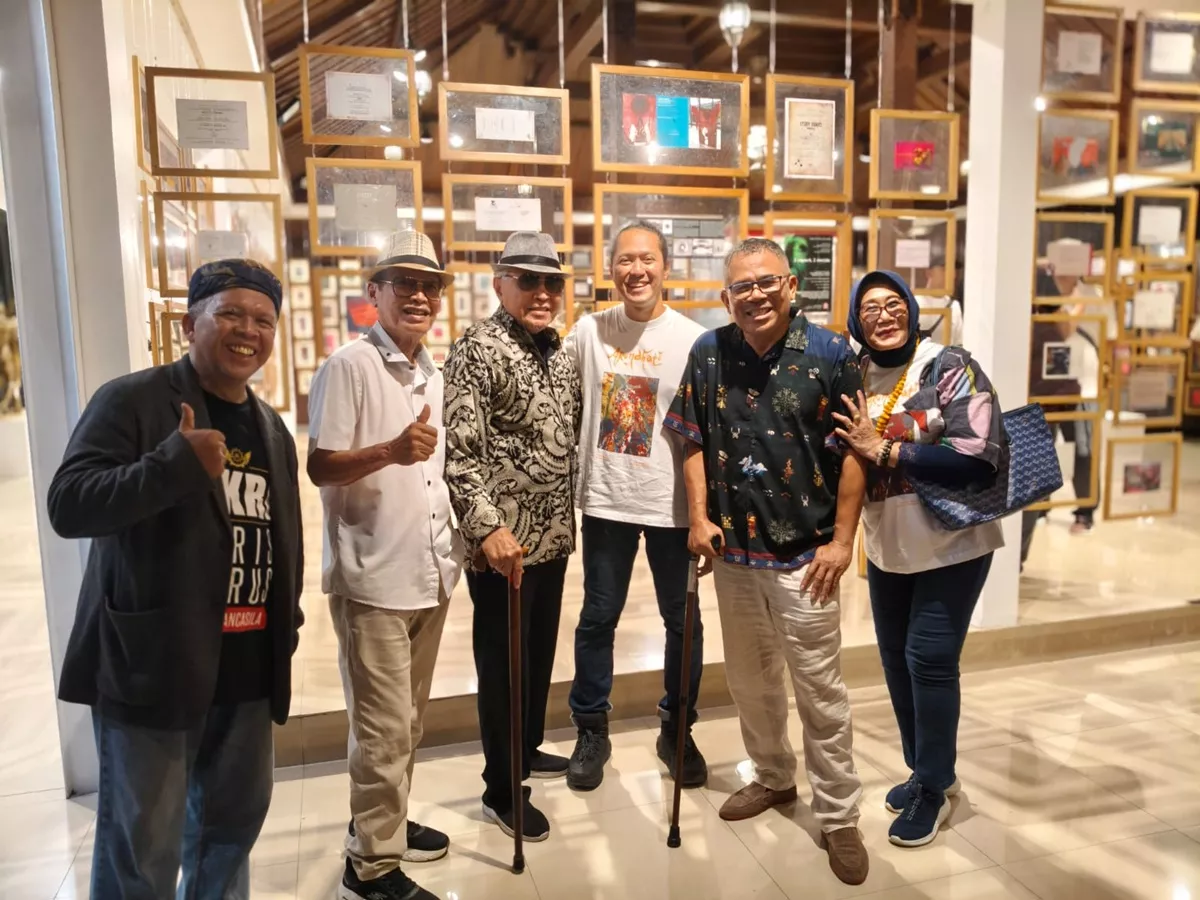 Duet Perdana Run dan Dun: Garin Nugroho Hingga Dwi Sasono Puji Patung Raksasa Dunadi