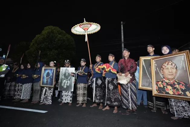 Menilik Suran Mbah Demang Banyuraden: Ritual Jalan Kaki Malam Hari dan Rahasia Kuliner Ketan Tholo