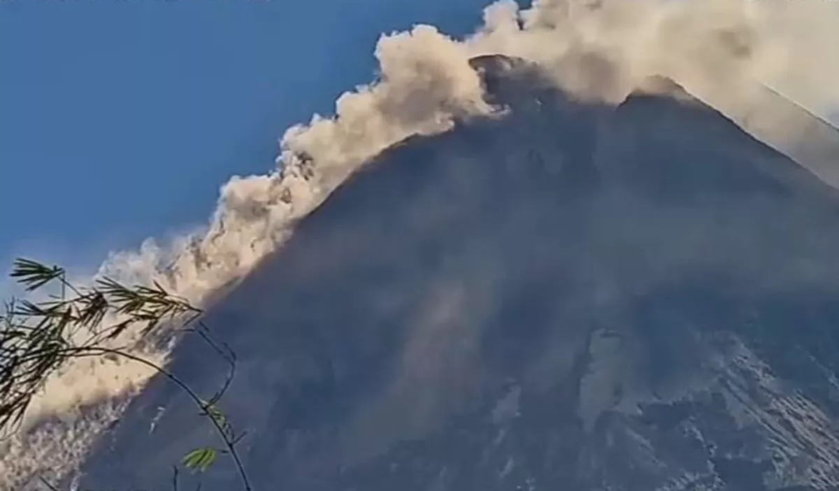 Gunung Merapi Kembali Bergolak, Kamera Pemantau Rekam Awan Panas Guguran Sejauh 9 KM