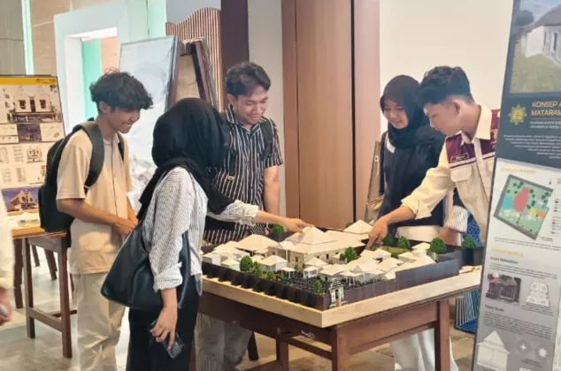 Mengulas Ruang dan Jejak Karya Mahasiswa UWM Mejeng Bersama Arsitek Profesional