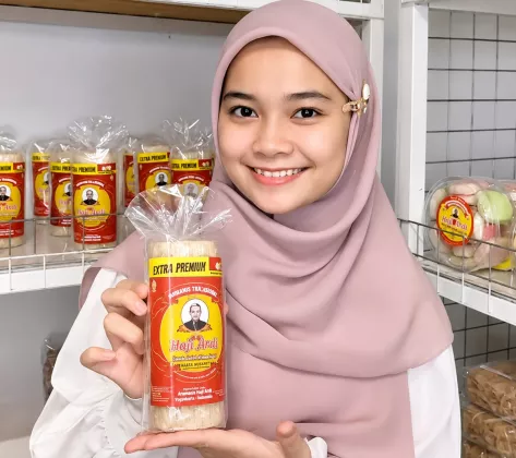 Menikmati Renyahnya Arum Manis Haji Ardi, Camilan Jadul Jogja yang Mendunia