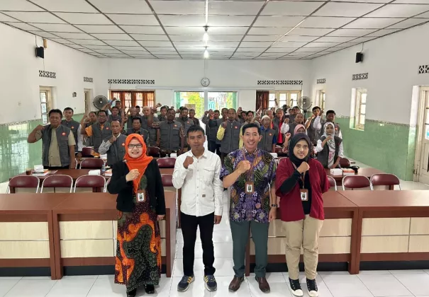 Marak Penipuan Daring, FH UWM Ajak Jaga Warga Sendangsari Melek Hukum Digital