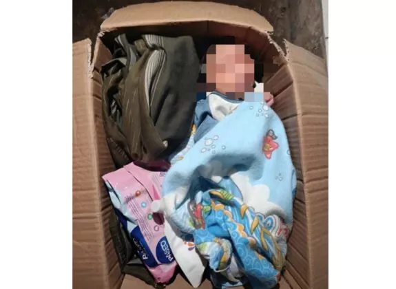 Warga Pasar Sleman Geger, Bayi Laki-Laki Ditemukan Menangis Dalam Kardus