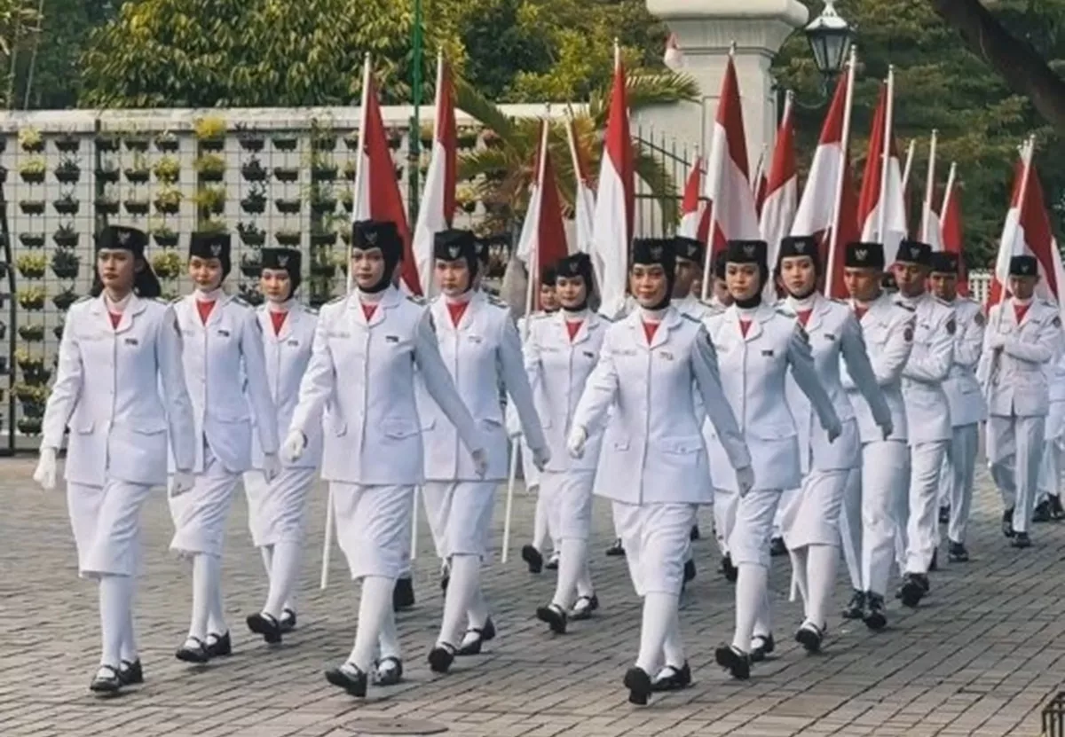 Atraksi Pesawat Microlight dan Aubade 114 Pelajar Meriahkan HUT Ke-81 RI di Gedung Agung