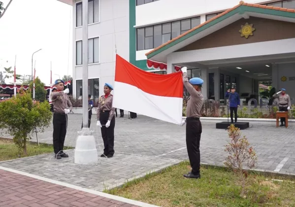 Rektor UWM Pimpin Upacara HUT Ke-81 RI, Ingatkan Pesan Eling lan Waspada dari Gubernur DIY