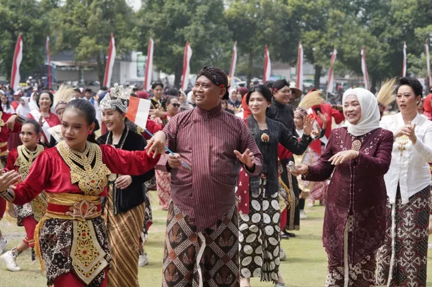 Bupati dan Wabup Sleman Ikut Joget Flashmob Krincing Manis, Meriahkan HUT ke-81 RI