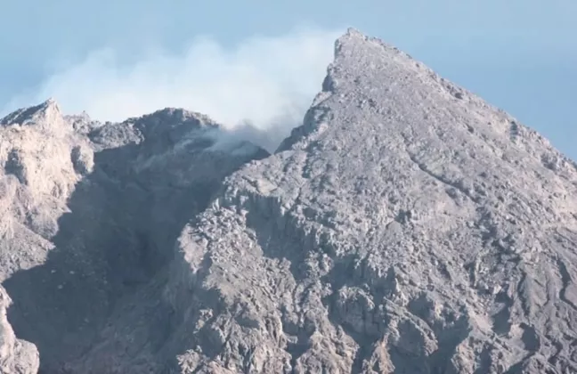 Merapi Erupsi Lagi, Awan Panas Meluncur ke Hulu Kali Sat dan Putih: BPPTKG Minta Warga Waspada