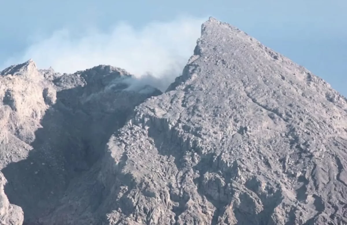 Merapi Erupsi Lagi, Awan Panas Meluncur ke Hulu Kali Sat dan Putih: BPPTKG Minta Warga Waspada