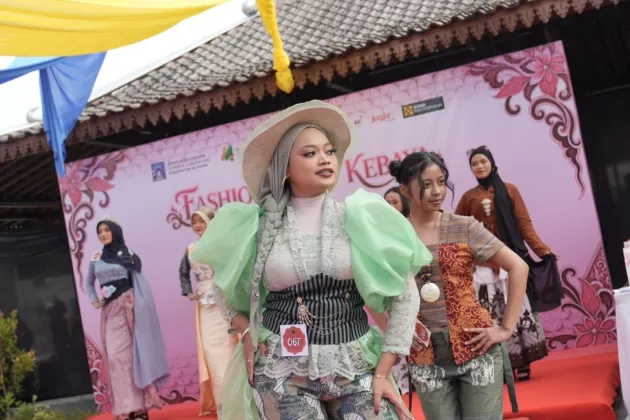 Diserbu 550 Peserta! Lomba Fashion Show Kebaya di Sleman Sukses, Gen Z dan Dewasa Tampil Penuh Gaya