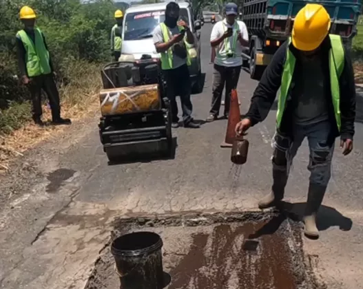 Sering Dikeluhkan Warga, Sepuluh Titik Jalan Berlubang di Moyudan Sleman Akhirnya Ditambal