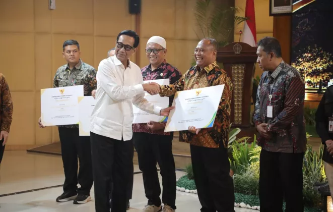 Diserahkan Langsung Sultan HB X, Sleman Sukses Raih Peringkat 1 Jamsostek Award 2026