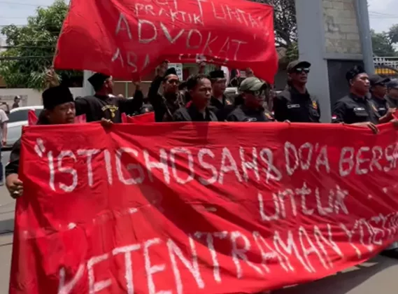 Picu Polemik Jarak Warung, Massa Pedagang Madura Nglurug Mapolresta Jogja!