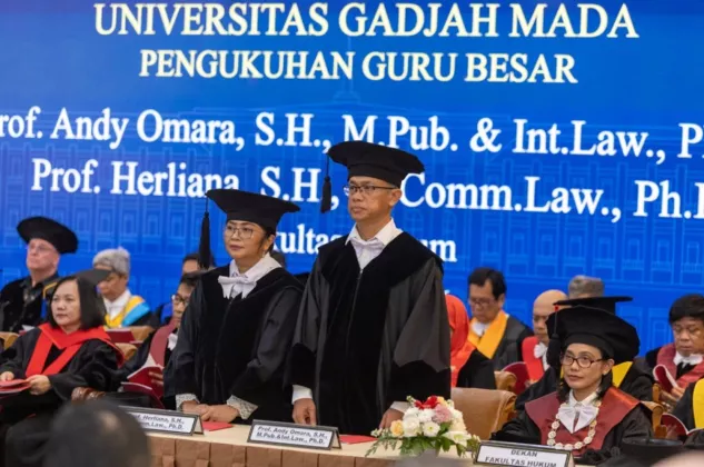 Kompak Bareng, Pasutri Dosen FH UGM Dikukuhkan Jadi Guru Besar Tepat di Hari Anniversary