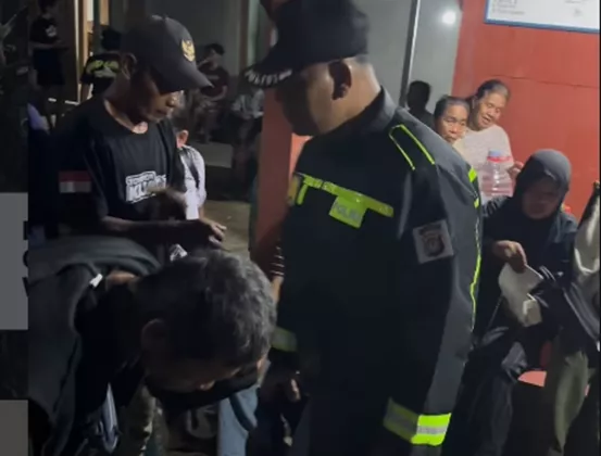 Tak Kuat Menanjak, Minibus Wisatawan Terguling di Tanjungsari Gunungkidul