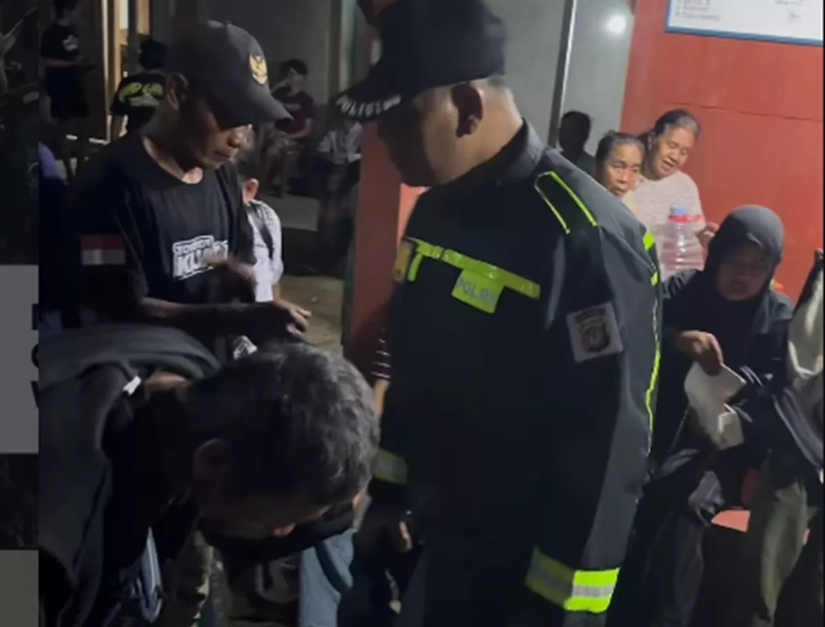 Tak Kuat Menanjak, Minibus Wisatawan Terguling di Tanjungsari Gunungkidul