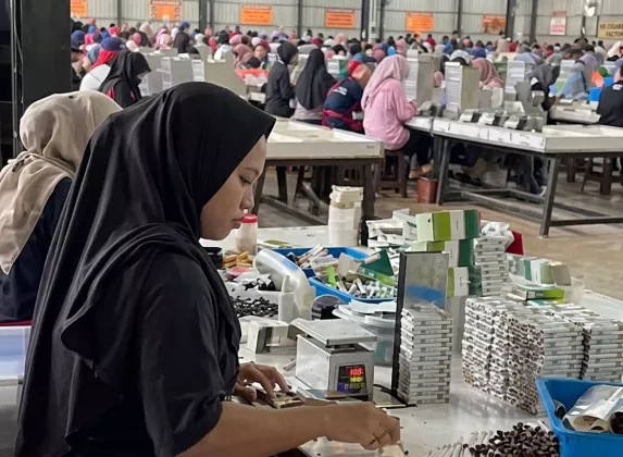 Dari 30 Pekerja hingga Serap 8.000 Tenaga Kerja, Perjalanan Sukses Rokok HS Bangkitkan Ekonomi Lokal