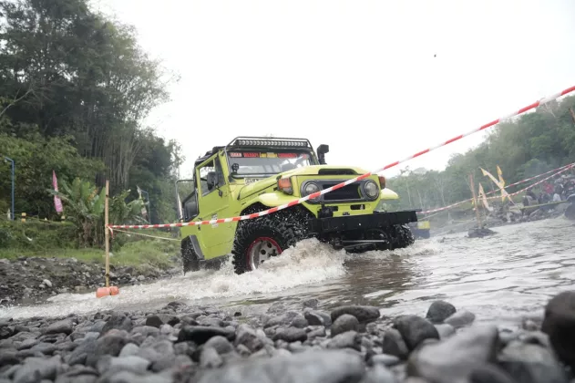 Aksi Nekat Wabup Sleman, Jajal Balap Jeep Off-Road di Lereng Merapi!