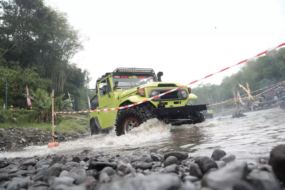 Aksi Nekat Wabup Sleman, Jajal Balap Jeep Off-Road di Lereng Merapi!