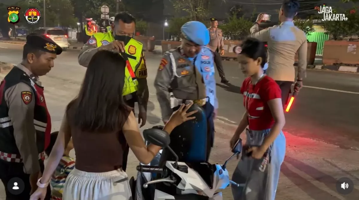 Awas Begal dan Tawuran Mengintai Jelang Waisak! Polres Metro Bekasi Gempur Patroli Malam Skala Besar