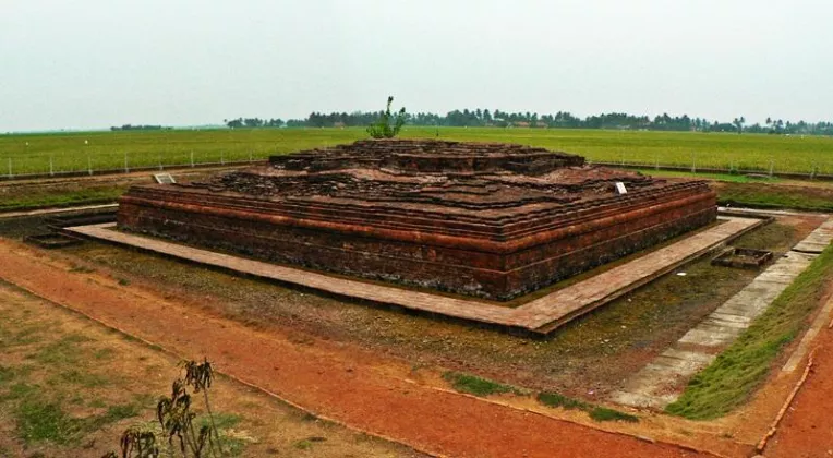 Menyusuri Jejak Peradaban Tertua di Karawang: Pesona Candi Batujaya yang Terlupakan