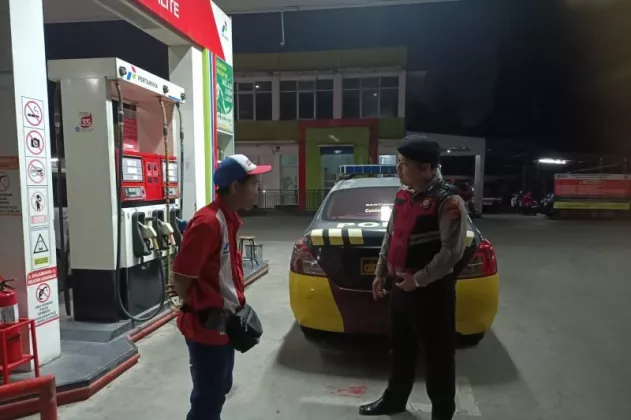 Patroli Perintis Presisi Guncang Karawang! Polisi Kepung Titik Rawan Kriminalitas Senin Dini Hari