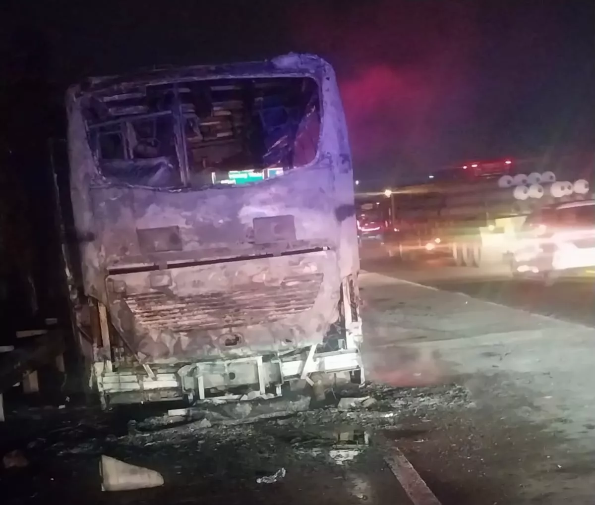 DRAMA TOL JAKARTA-CIKAMPEK: Microbus Terbakar Hebat!