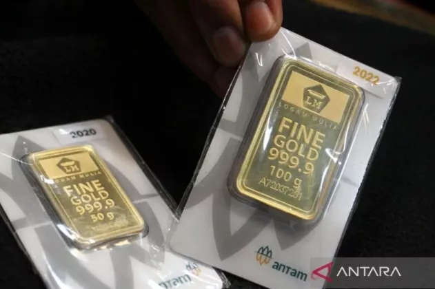 Harga Emas Pegadaian Kompak Turun Hari Ini, Antam Ambles ke Rp2,885 Juta per Gram